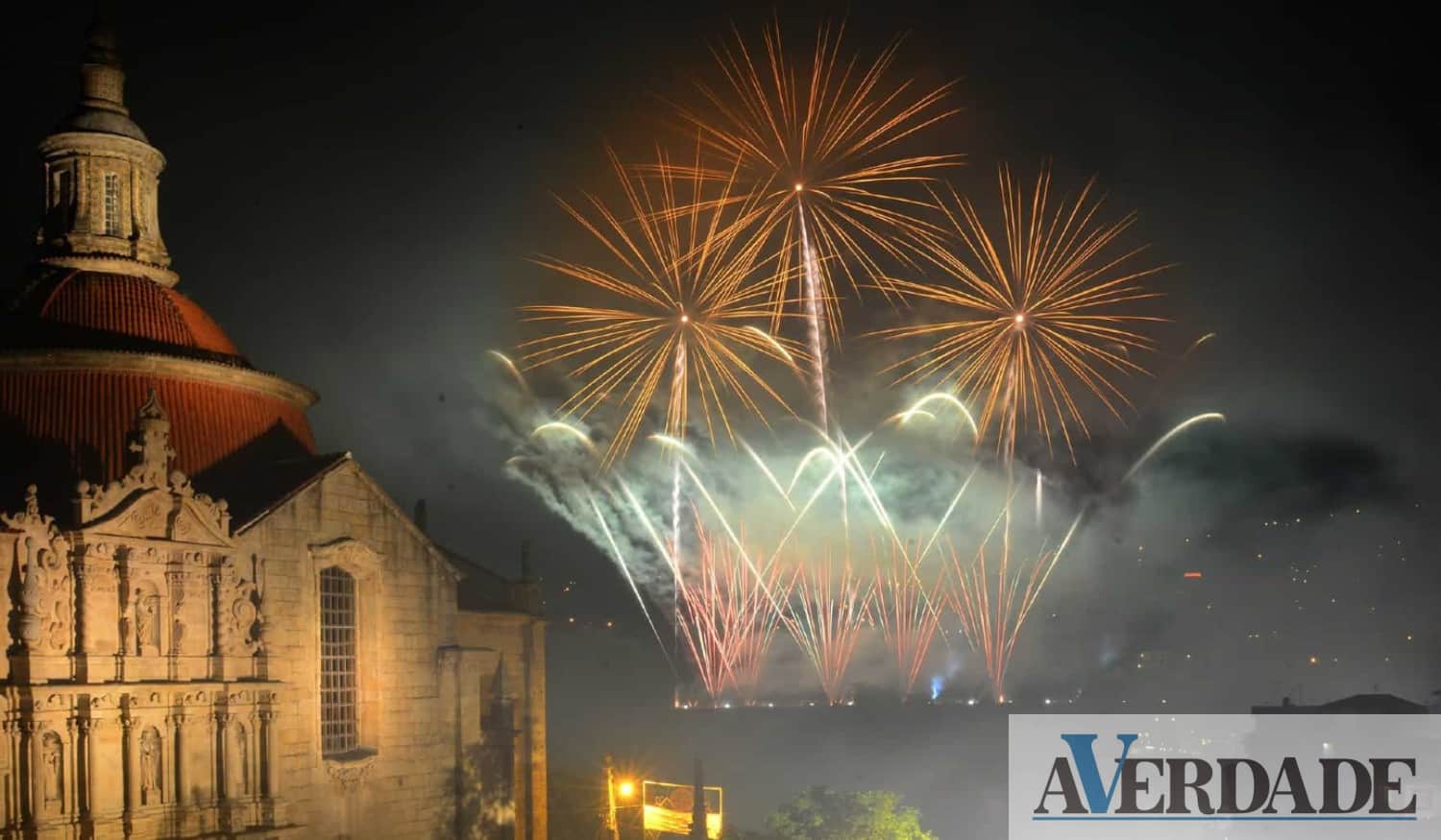 CANCELADO // Concerto de Passagem de Ano com a banda Xeques Orquestra e  Fogo de Artifício